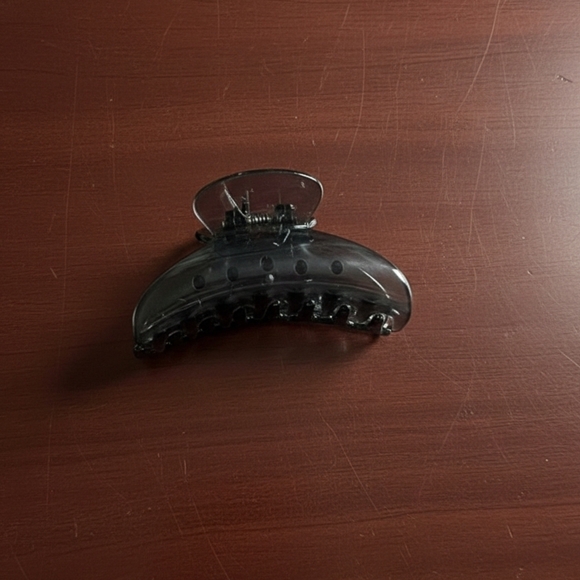 Black Hair Small Claw Clip (New) - Picture 3 of 4